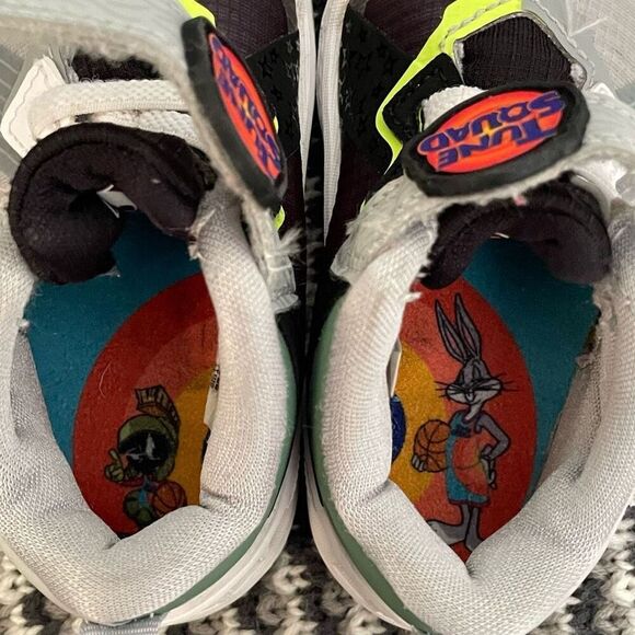 Nike Looney Tunes toddler sneaker baby size 5 - Picture 10 of 10